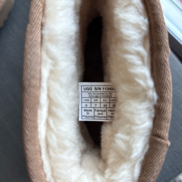 NWOB UGG Classic Mini Side Logo II Boots - Picture 6 of 6